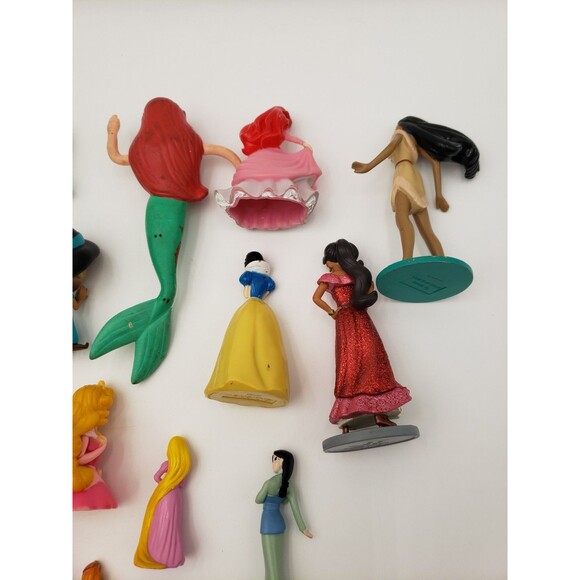 Lot Of 18 Disney Princess Figurines Different Styles Some Vintage Ariel Aurora - Picture 8 of 12